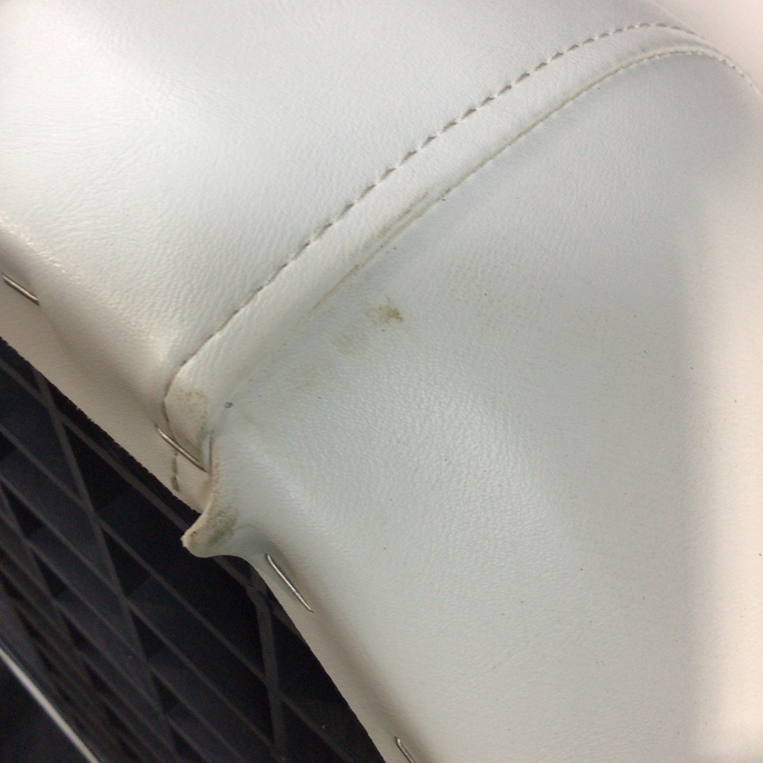 CLEARANCE ITEM CL-1029 | 30" Premium Bow Radius Pontoon Seats | KP30-100