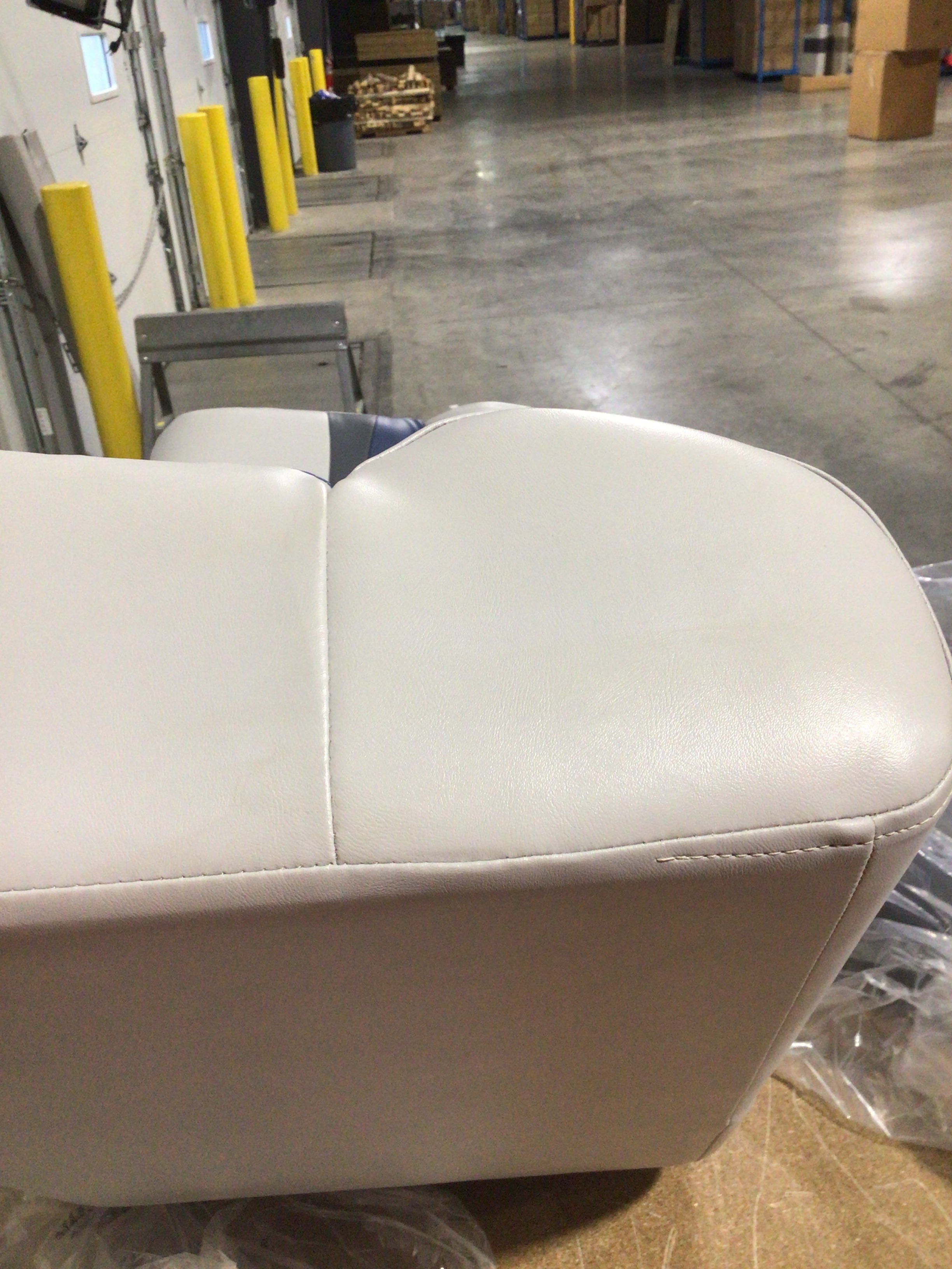 CLEARANCE ITEM CL-B530 & CL-B333 | 28" Classic Corner Pontoon Seats | KC28-200