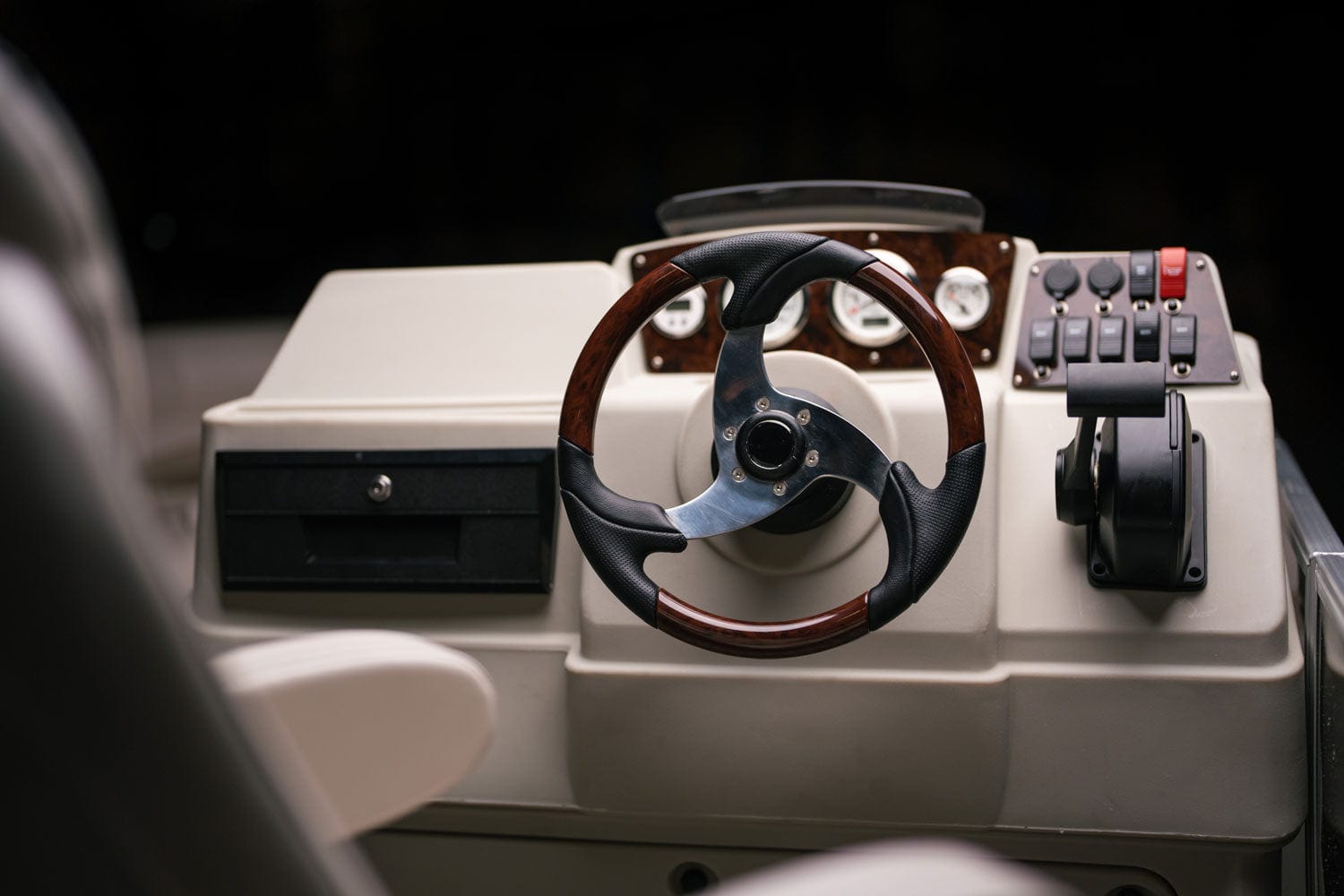 DeckMate Large Pontoon Console - Complete Helm Package