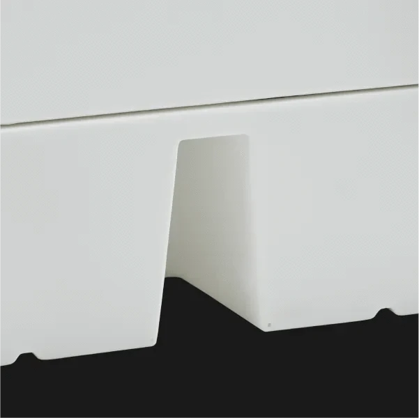 Classic pontoon boat seat drainage