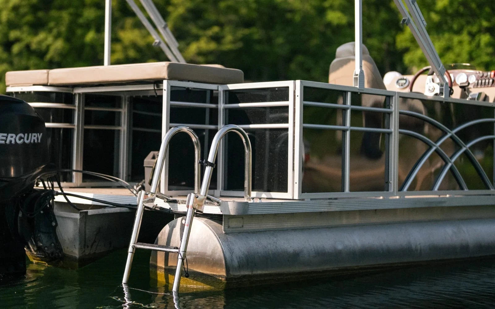 Pontoon Boat Stern Entry Sun Deck Fence with Ladder