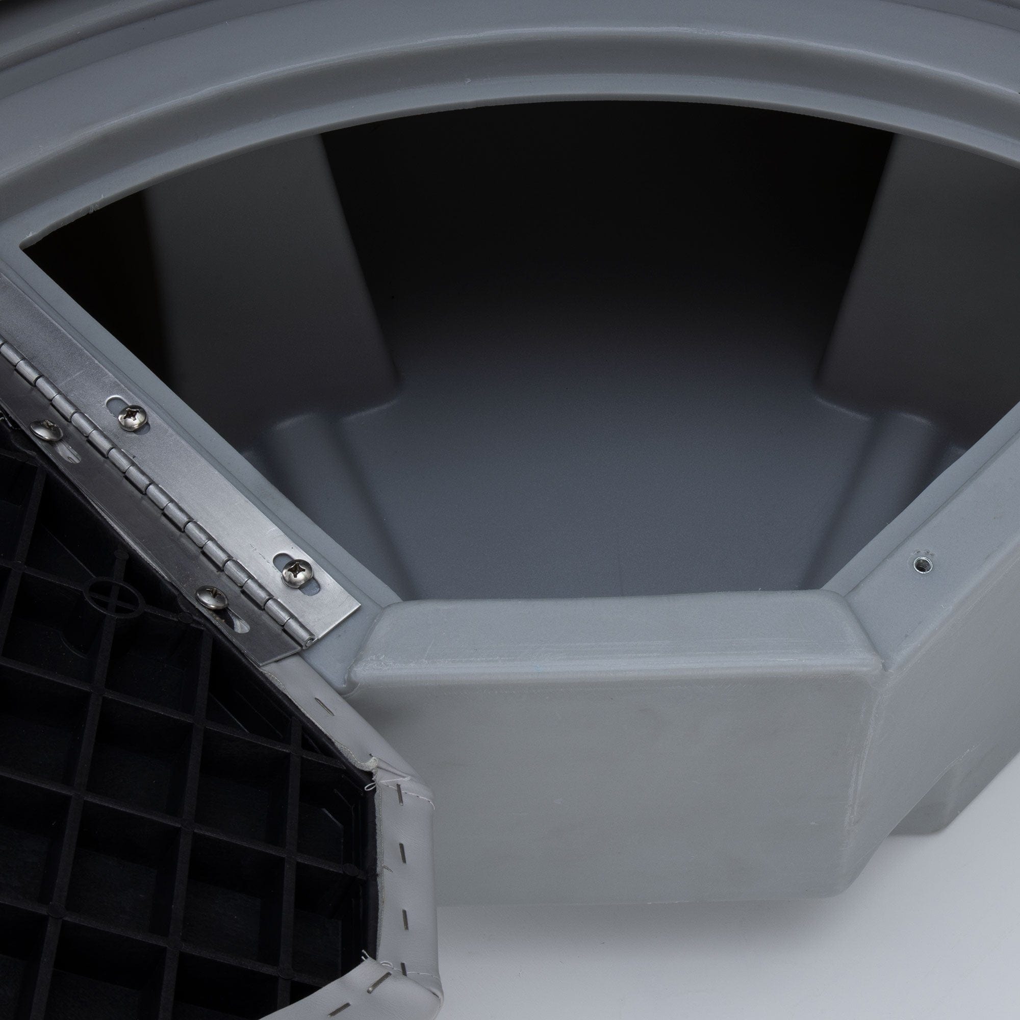 DeckMate Luxury Radius Corner Seat interior #color_charcoal & gray