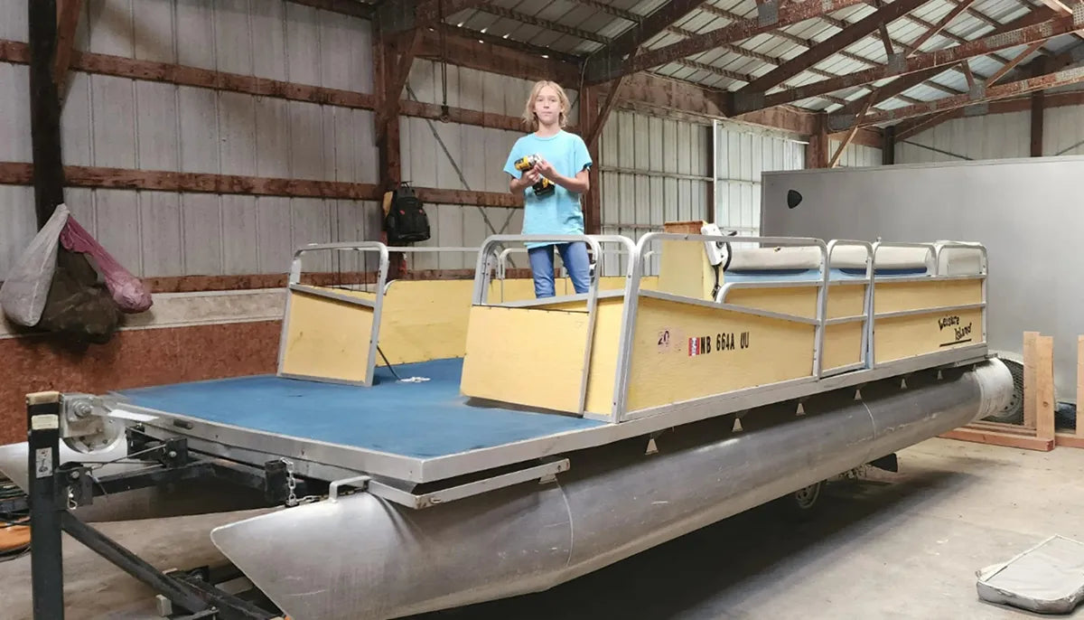 Pontoon boat before renovation