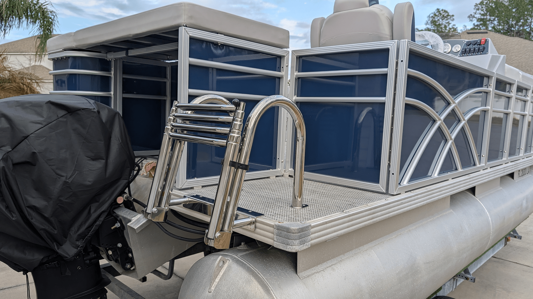 Stern Entry Sun Deck - 8' 6" Wide Pontoon Fence Rail Package